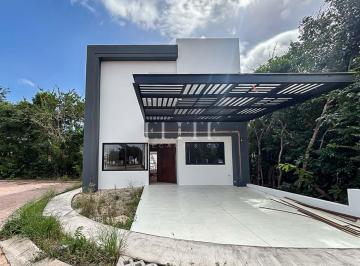 Casa · 205m² · 3 Recámaras · 2 Estacionamientos · Casa en Venta en Residencial Rio de 3 Recamaras