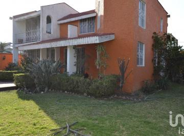 Casa · 197m² · 3 Recámaras · 2 Estacionamientos · Casa en Venta Vergeles de Oaxtepec, Morelos.
