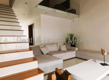 Casa de 4 habitaciones, Querétaro · Casa con Sala de Tv y 5 Recámaras con 1 en Planta Baja - Venta. Cumbres del Lago