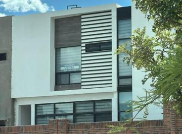 Casa · 180m² · 4 Recámaras · 2 Estacionamientos · Casa en Venta 4 Rec. Una en Planta Baja, Altozano Chihuahua