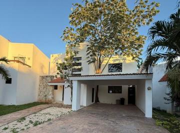 Casa de 3 habitaciones, Mérida · Casa de 3 Recámaras con Piscina, en Residencial Cocoyoles.