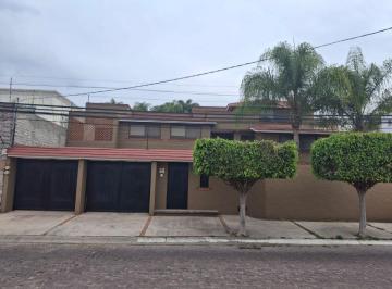 Casa de 4 habitaciones, Querétaro · Hermosa Casa en Villas del Mesón