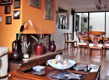 Casa · 339m² · 4 Recámaras · 2 Estacionamientos · Arboledas de San Javier Casa en Venta