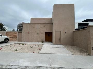 Casa · 273m² · 5 Recámaras · Casa - Coatepec