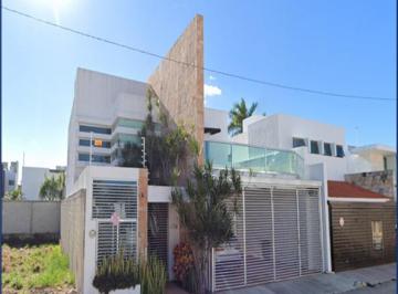 Casa de 4 habitaciones, Mérida · Amplia Casa de 2 Niveles con Alberca en Venta, Montebello