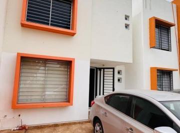 Casa · 3 Recámaras · 2 Estacionamientos · Casa en Renta en Real del Valle