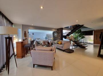 Casa · 320m² · 5 Recámaras · 3 Estacionamientos · Venta de Casa en Los Robles Zapopan