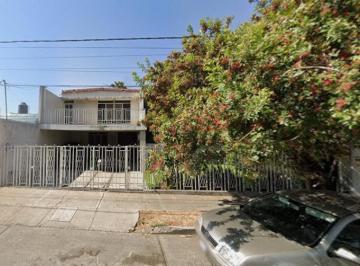 Casa de 4 habitaciones, Aguascalientes · Casa con 4 Dorm. en Venta, 450 m² Superficie de Terreno, Fraccionamiento Los Bosques
