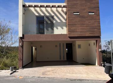 Casa en condominio de 3 habitaciones, Monterrey · Residencia Exclusiva con Alberca en Privada | Seguridad y Elegancia