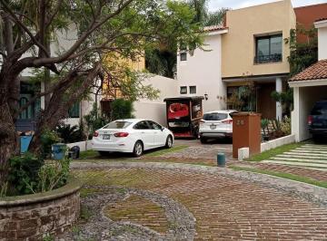 Casa · 300m² · 3 Recámaras · 4 Estacionamientos · Casa en Venta en Camichin de Santa Anita