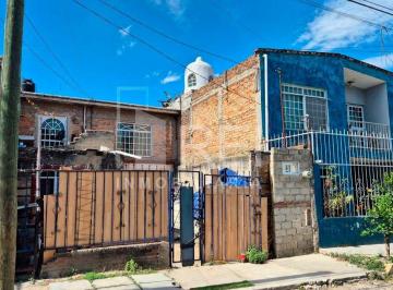 Casa · 110m² · 4 Recámaras · 2 Estacionamientos - REI INMOBILIARIA · Casa Duplex en Venta a Media Cuadra de Juan Gil Preciado Zapopan