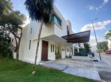 Casa · 160m² · 2 Recámaras · 4 Estacionamientos · Vendo Casa de Lujo en Esquina Dé 2 Rec Opción À 3 Rec en Residencial Arbolada Frente Él Parque
