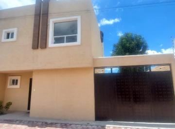 Casa · 116m² · 3 Recámaras · 2 Estacionamientos · Casa en Venta con Tres Habitaciones y Terraza en Miraflores, Tlaxcala