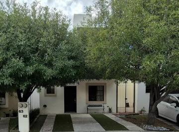 Casa · 3 Recámaras · 2 Estacionamientos · Casa en Rincones El Marqués