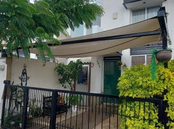 Casa · 86m² · 3 Recámaras · 1 Estacionamiento · Venta de Casa en La Pera 2