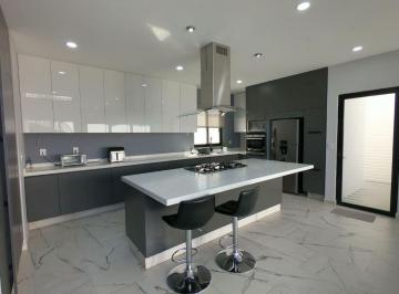 Casa de 4 habitaciones, Querétaro · Casa de 261 m² con 4 Recámaras en Venta en Cumbres del Lago
