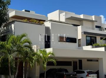 Casa · 360m² · 3 Recámaras · 2 Estacionamientos · Casa en Renta o Venta en Residencial Aqua