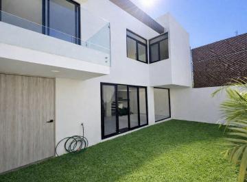 Casa · 220m² · 3 Recámaras · 2 Estacionamientos · Casa Nueva en Exclusivo Fraccionamiento con Doble Vigilancia, en Buena Vista Cuernavaca Morelos.