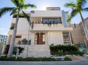 Casa · 1120m² · 5 Recámaras · 5 Estacionamientos · Casa de 5 Recámaras en Renta en Puerto Cancún La Marina