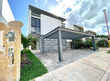 Casa · 389m² · 4 Recámaras · 2 Estacionamientos · Casa en Venta en Lagos del Sol de 4 Recamaras y Alberca