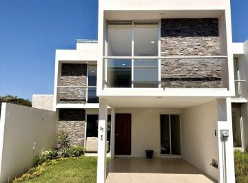 a2b2b8f2eadd6ed048b214999499ab686829bde8d425e547ceb943267fcb5d4a · Casa de 4 Habitaciones en Venta, a Unos Pasos de Cto. Presidentes / Usbi