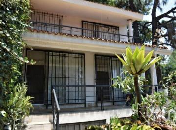 Casa · 519m² · 4 Recámaras · 4 Estacionamientos · Amplia Casa con Alberca en Rancho Cortés