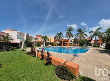 Casa · 148m² · 3 Recámaras · 1 Estacionamiento · Casa en Venta en Cerritos