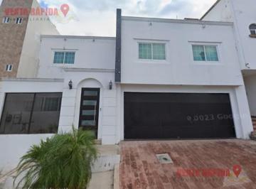 Casa · 332m² · 3 Recámaras · 2 Estacionamientos · Casa en Fraccionamiento Colinas de San Miguel