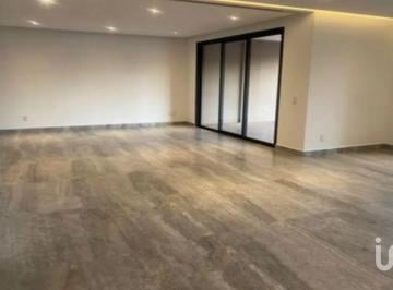 Casa · 690m² · 4 Recámaras · 6 Estacionamientos · Casa en Venta en Bosque Real