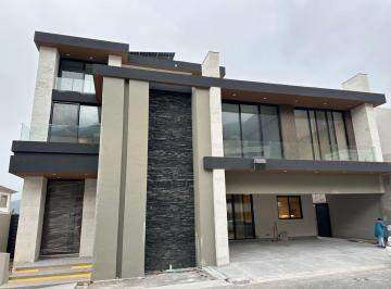 Casa · 837m² · 4 Recámaras · 4 Estacionamientos · Casa - Venta La Herradura Club de Golf