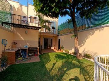 Casa de 4 habitaciones, Cuernavaca · Casa en Venta con Terraza y Alberca en Excelente Ubicacion