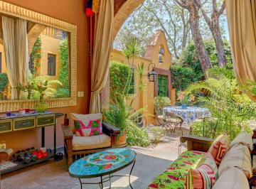 Casa de 3 habitaciones, San Miguel de Allende · Excelente Inversión! Casa con Uso de Suelo Para Airbnb con Rentas Garantizadas.