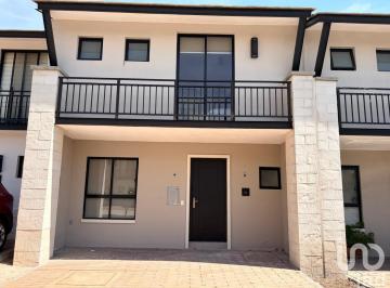 Casa · 141m² · 3 Recámaras · 2 Estacionamientos · Casa en Venta en El Refugio, Querétaro