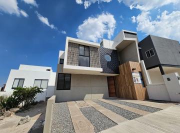 Casa · 221m² · 4 Recámaras · 2 Estacionamientos · Residencia de Autor en Acacias Zibata