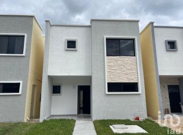 Casa · 140m² · 3 Recámaras · 2 Estacionamientos · Casa en Venta en Av 135, Ideal Para Vivir o Invertir en Cancún.