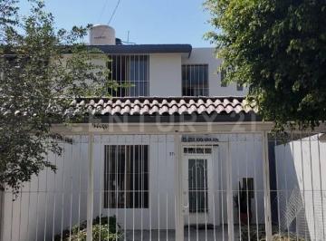 Casa · 102m² · 3 Recámaras · 2 Estacionamientos · Casa en Venta, Col. Residencial Plaza Guadalupe, Zapopan, Jal.