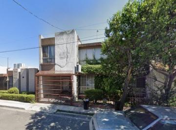 Casa de 4 habitaciones, Monterrey · Casa con 4 Dorm. en Venta con 200 m² Superficie de Terreno en Mitras Norte