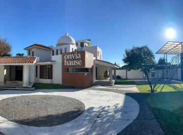Casa · 665m² · 4 Recámaras · 6 Estacionamientos · Hermosa Casa con Uso de Suelo Mixto