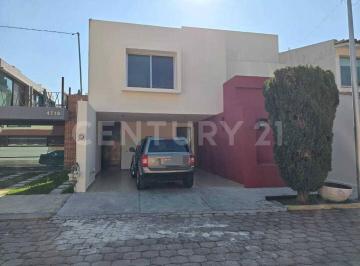 Casa · 138m² · 3 Recámaras · 2 Estacionamientos · Venta Casa Fraccionamiento Arcos del Sur, Zona Zavaleta!