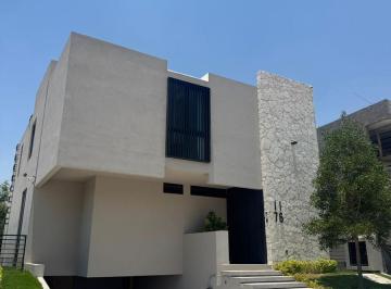 Casa en condominio · 350m² · 3 Recámaras · 2 Estacionamientos · Casa en Condominio en Fraccionamiento La Espiga