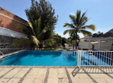 Casa de 5 habitaciones, Yautepec · Casa en Venta en Yautepec, Morelos con Alberca, Amplio Jardín y Vista Al Valle.