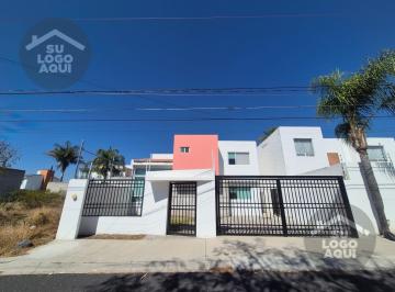 Casa en condominio · 310m² · 3 Recámaras · 3 Estacionamientos · Casa en Condominio - Fraccionamiento Punta Juriquilla
