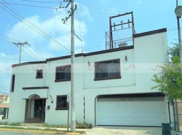Casa · 205m² · 3 Recámaras · 4 Estacionamientos · Casa en Venta en Bosques de Lindavista