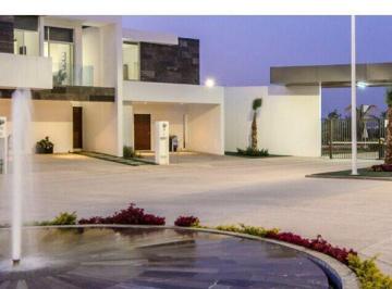 Casa · 192m² · 4 Recámaras · 3 Estacionamientos · Casa en Renta, Privada Punto Sur, Villa de Pozos, San Luis Potosi