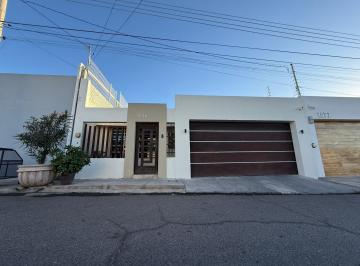 Casa · 260m² · 3 Recámaras · 2 Estacionamientos · Casa en Venta en Nuevo Culiacan