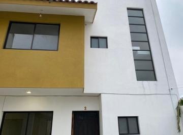 Casa de 9 habitaciones, Tuxtla Gutiérrez · Propiedad con Tres Casas con Las Mismas Características