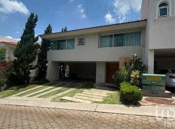 Casa · 335m² · 3 Recámaras · 4 Estacionamientos · Casa en Venta en Virreyes Residencial, Zapopan, Jalisco.