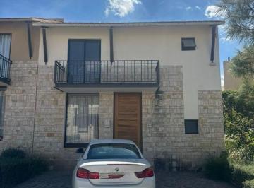 Casa · 164m² · 3 Recámaras · 2 Estacionamientos · Casa - Fraccionamiento Hacienda Valbuena
