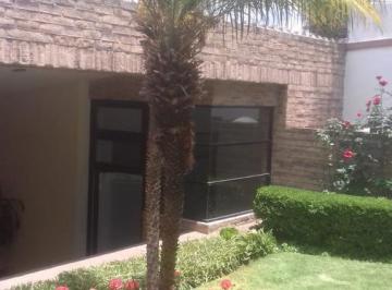 Casa · 400m² · 4 Recámaras · 3 Estacionamientos · Casa - 4 Recámaras Villas del Campestre León, Gto.
