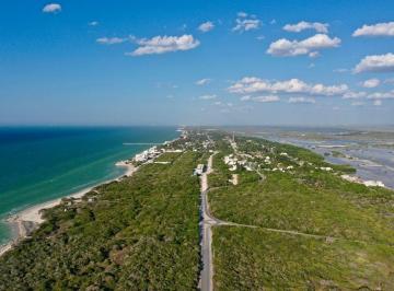 Terreno / Lote · 240m² · Terreno en Venta en Chuburná Puerto
